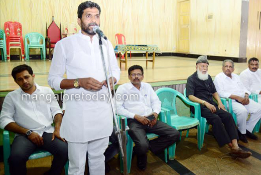  A meeting of Congress, leaders, corporators and  taluk and Zilla Panchayat members of the party held at the Zeenath Baksh Auditorium in the city on April 5,